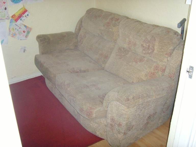 Chintz double seat bed settee