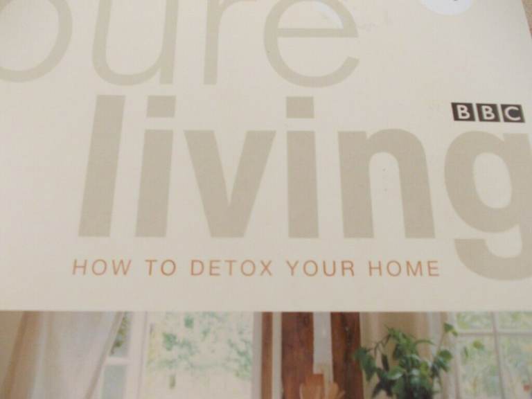 M&S book Pure living How to detox your home very good condition