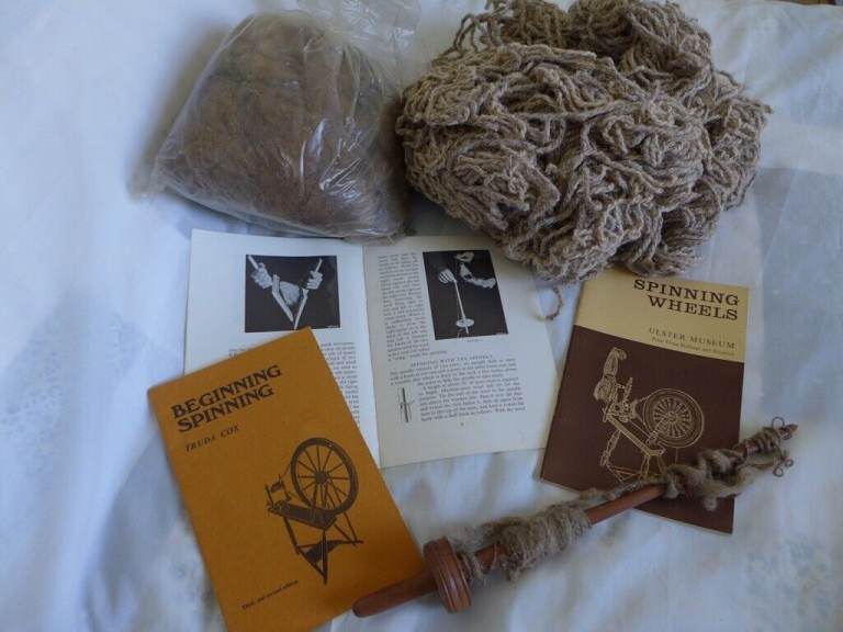 Vintage DROP SPINDLE for HAND SPINNING WOOL + a small bag of UNSPUN WOOL and 3 BOOKLETS on Spinning
