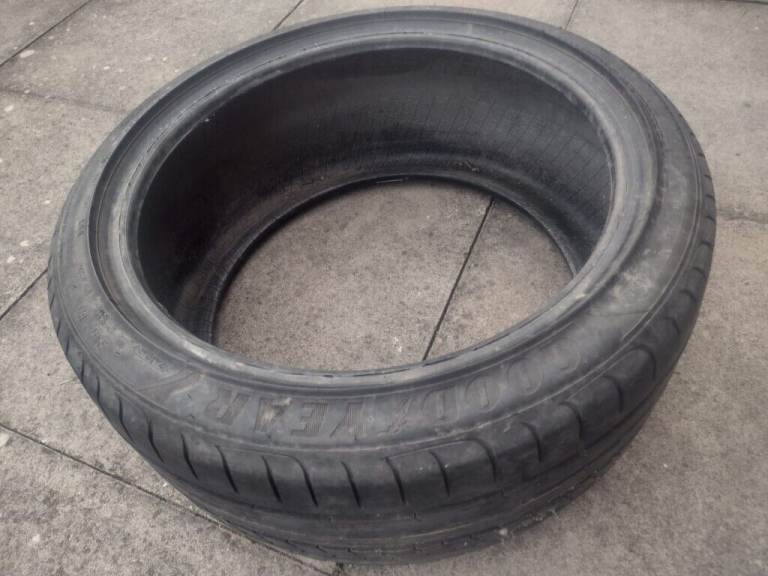 GOOD YEAR TYRE 18" INCH VERY GOOD THREAD APRROX 6MM 235 40 18 