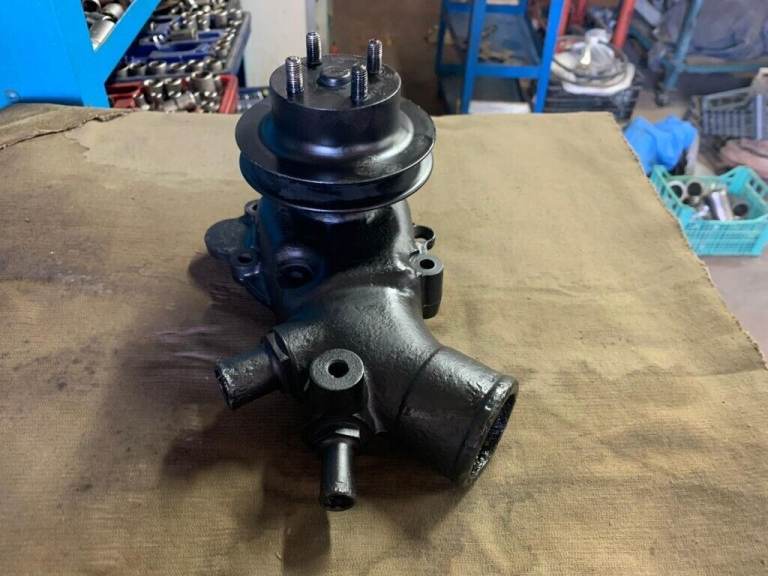 Water pump for Jaguar Xj6 series 1
