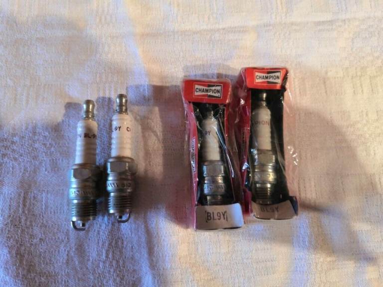 New, Original, 4 x Champion Spark Plugs, BL9Y - Cars, Classic Cars