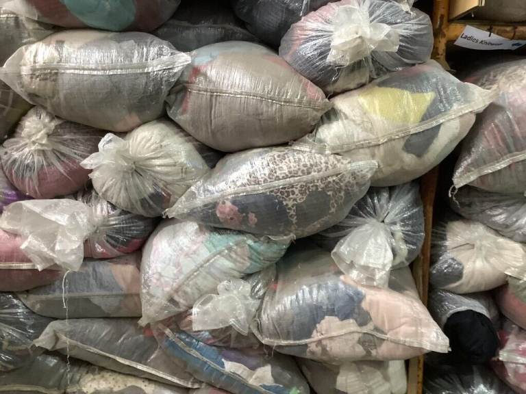Used / Second Hand Clothes Wholesale Ladies, Mens, Kids From £1 KG. Delivery Available