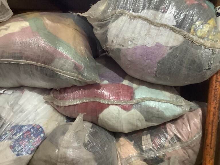 Second Hand Clothes Wholesale Ladies, Mens, Kids From £1 KG. Delivery Available