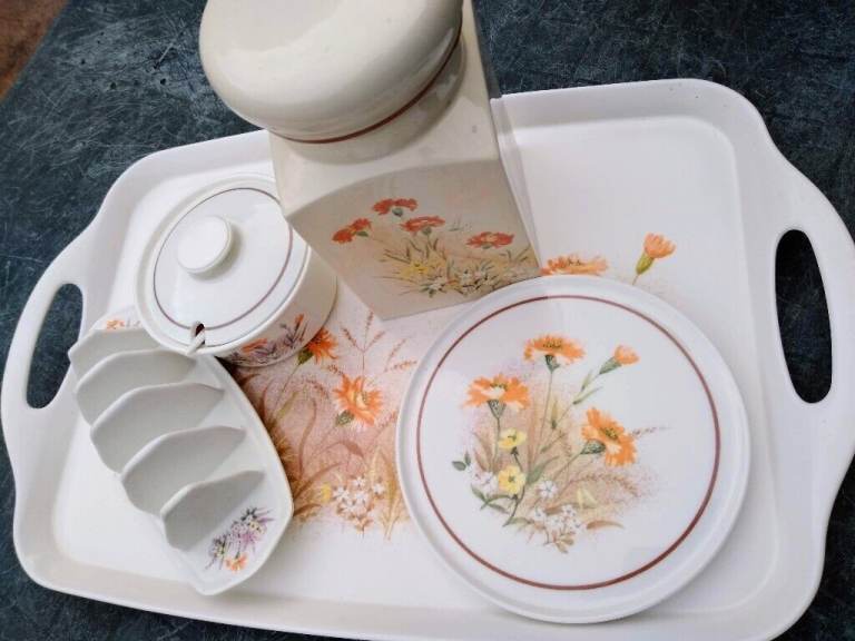 Retro kitchenware: M&S Field Flowers + matching Cloverleaf tray, SO CHEAP!