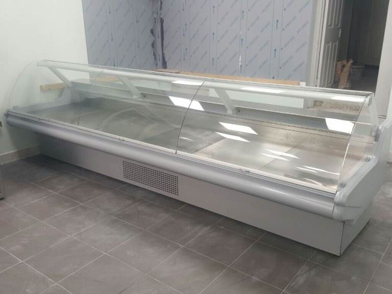 3.75m Refurbished Meat Display / Butcher Display Serve Over