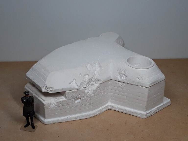 Verlinden 1:35 scale diorama buildings, bunker models (prices in description)