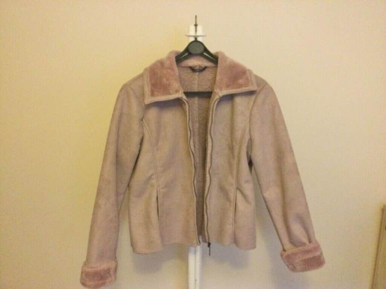 Dusky pink Faux suede & fur coat. Labelled size 20 but possibly a 16/18 excellent condition 