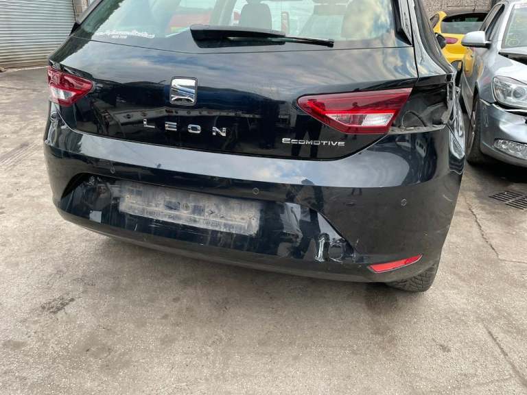 Mk3 Seat Leon black rear bumper with parking sensors PDC (Damaged)