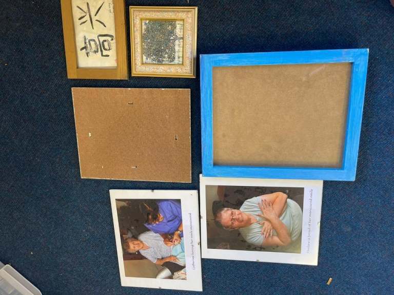 BUNDLE OF PHOTO FRAMES 