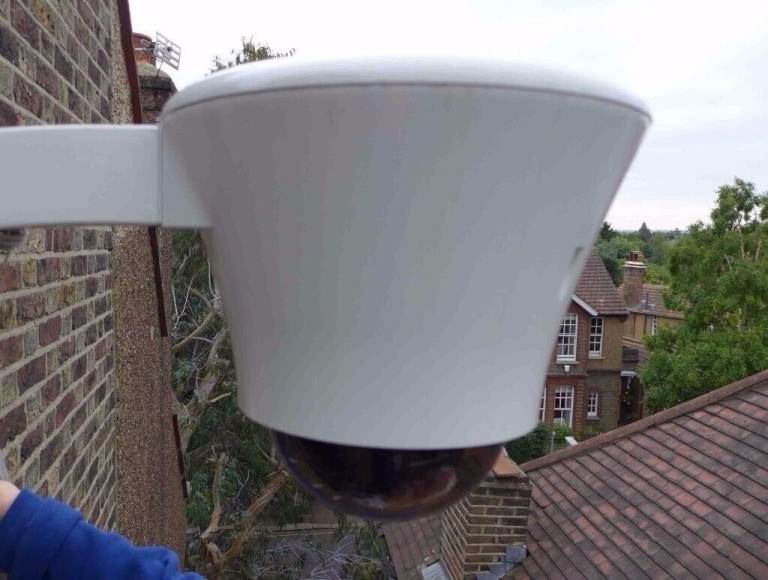 PROFESSIONAL SECURITY CAMERA: AXIS 233D. 360 pan, tilt and zoom. Installation advice available.