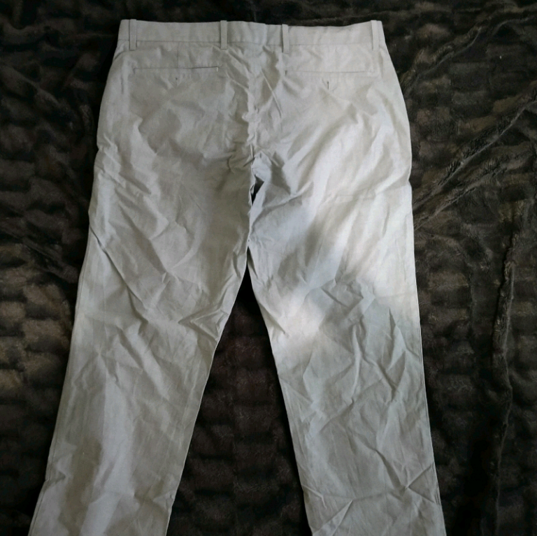 Gap: Men's Slim Fit Chino Trousers