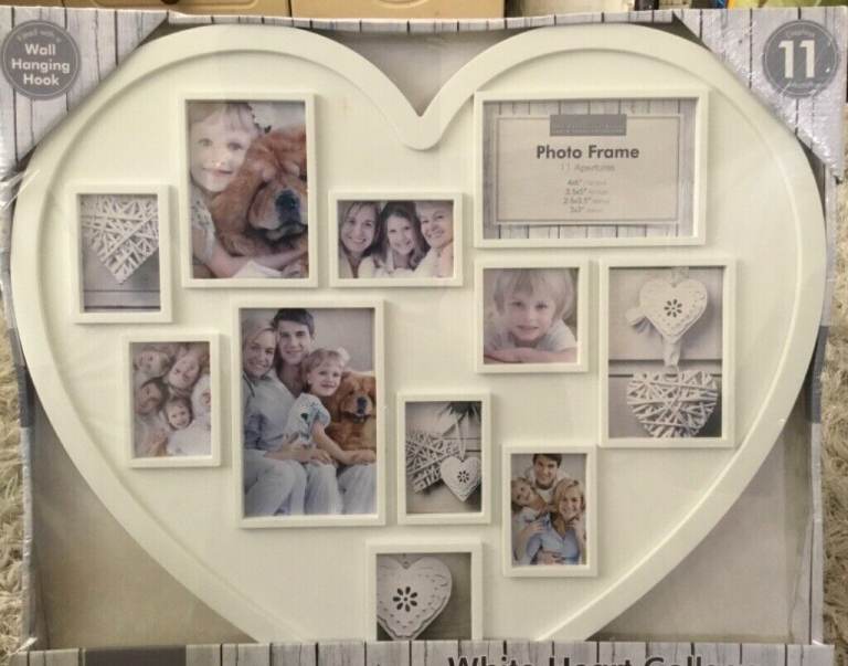 Heart-Shaped Photo Wall-Hanging Picture Frame (Cream/Off-White)