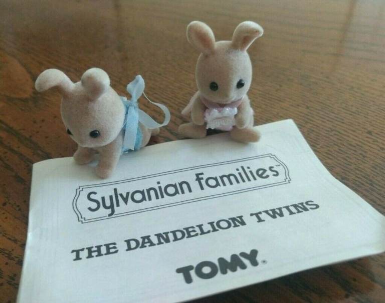 Vintage Sylvanian Dandelion twins (1992) and booklet Item no 3313. Can post 