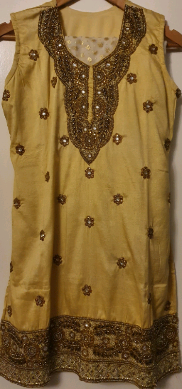 Beautiful Sleeveless Asian Suit