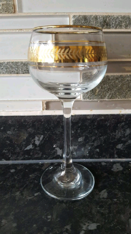 GOLD GLASS SMALL WINE GREAT AS GIFT 