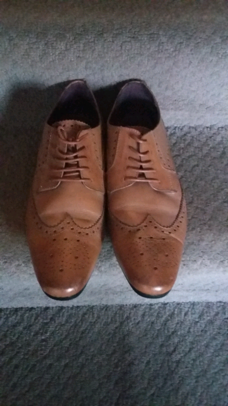 Mans tan shoes 