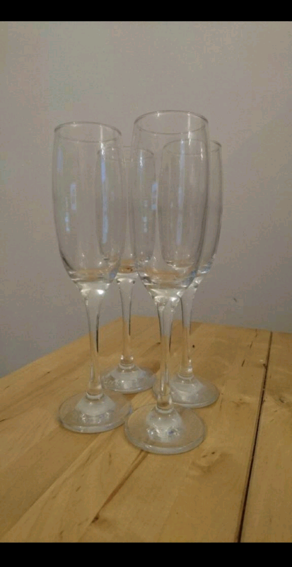 CHAMPAGNE FLUTES