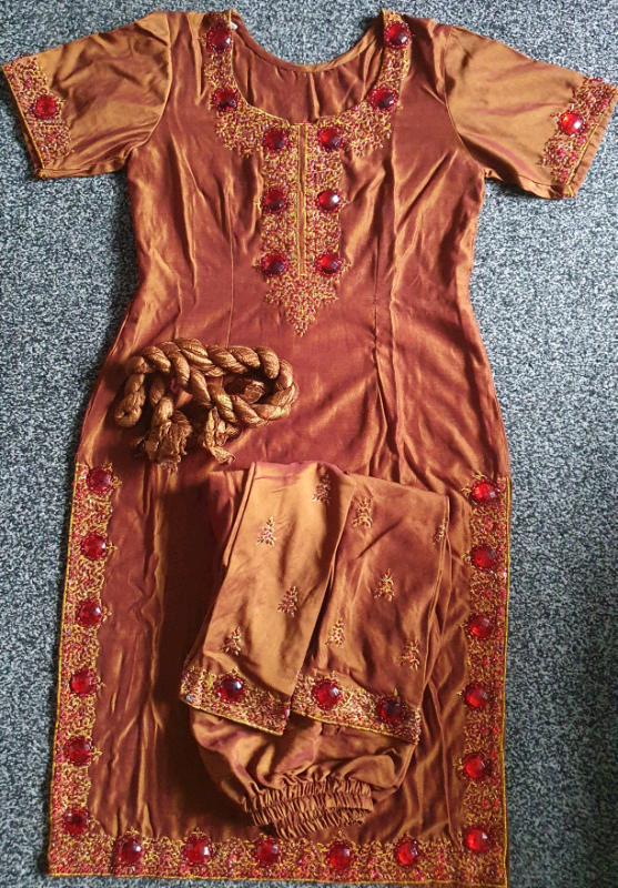 GORGEOUS TWO TONE ASIAN SUIT