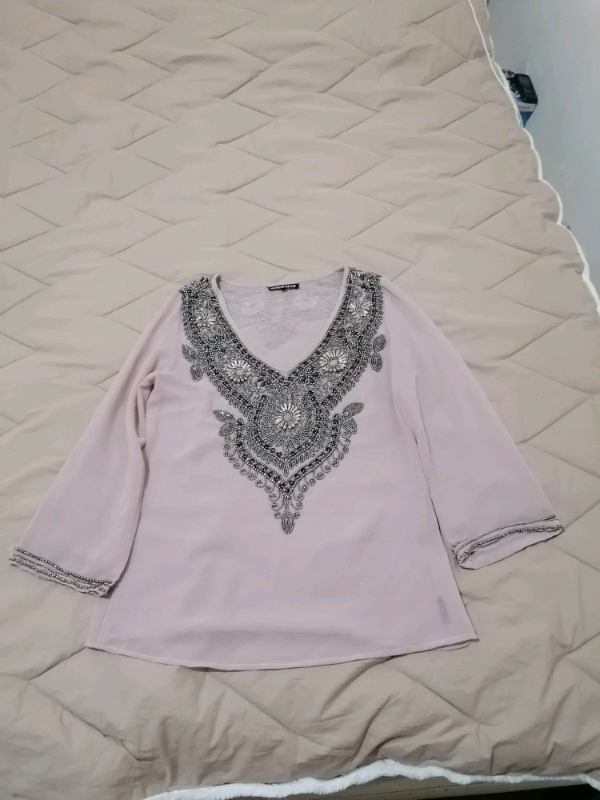 Very beautiful and delicate women's blouse 