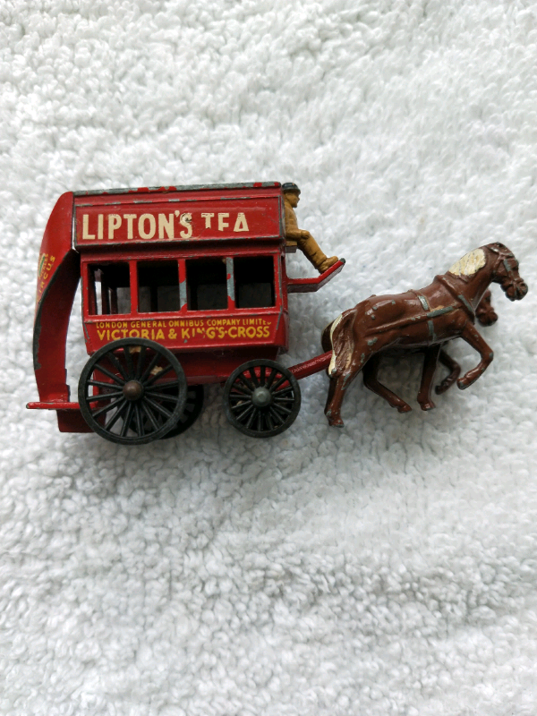 Horse drawn carriage (omnibus)