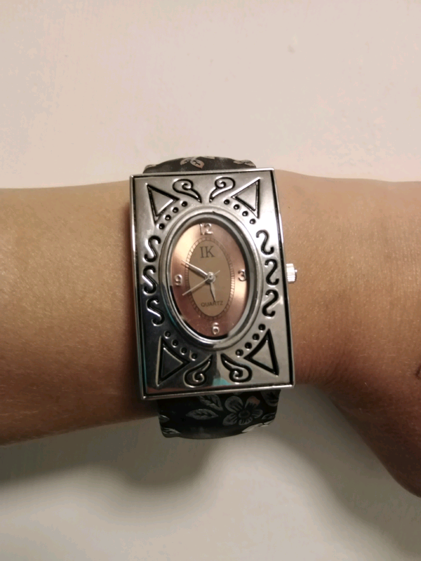 Ladies bangle style watch 