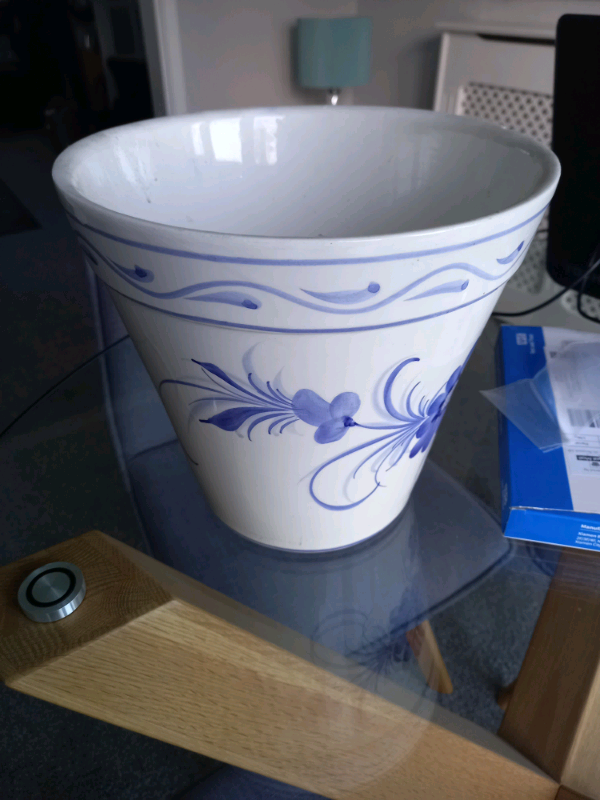 Vintage flower pot Blue and White design