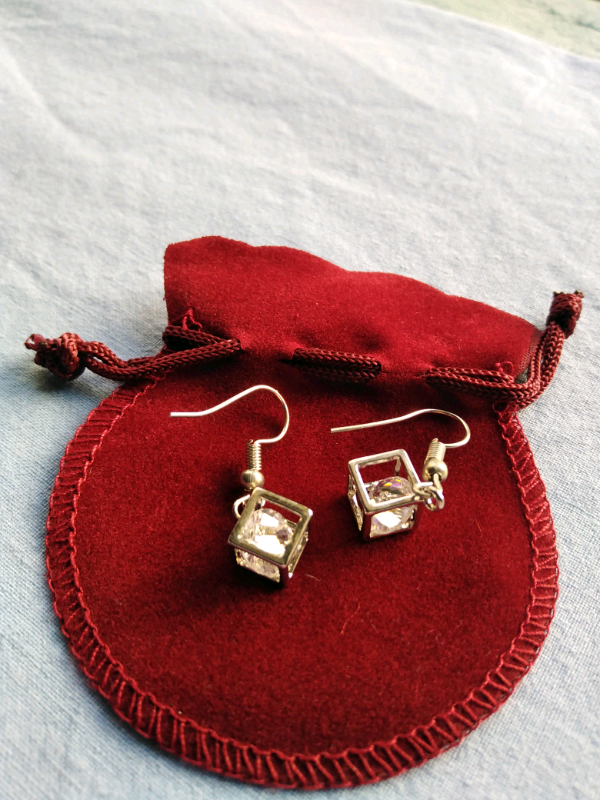 Cubed glass earrings.. *Brand new*