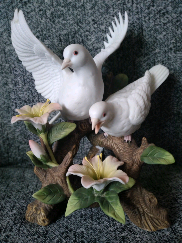 Pigeons ornament 