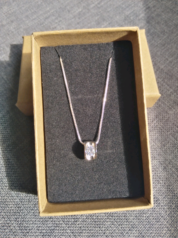 Silver heart pendant and chain *Brand new*