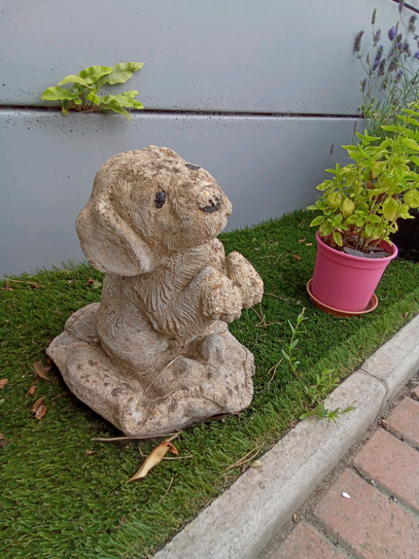 Puppy stone ornament 