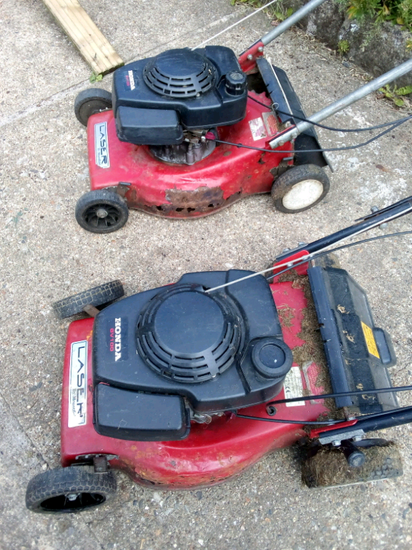 2  Honda lawnmower engine's removed from mowerwith 1 grass box 