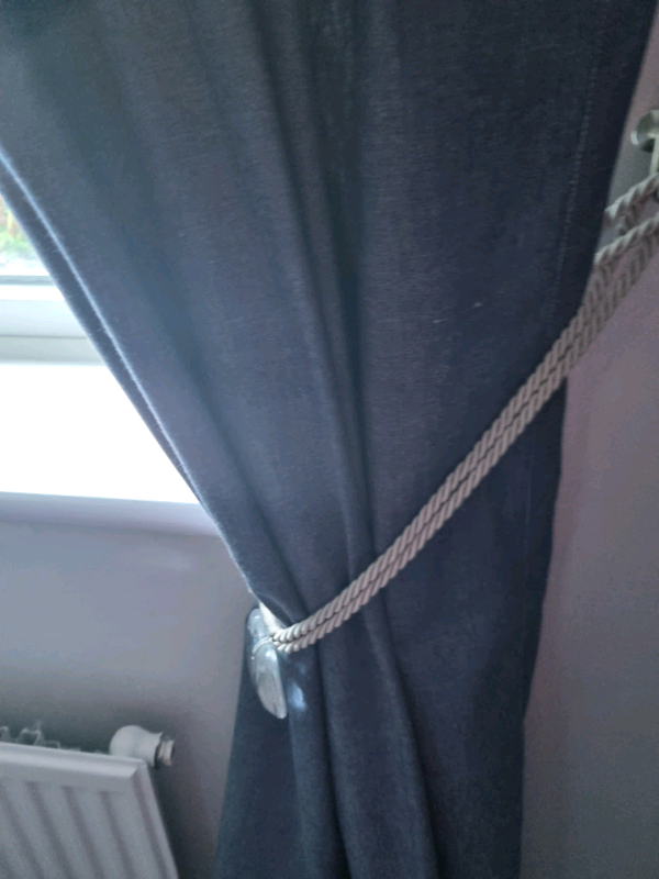 Curtain Pole & Tie Backs 