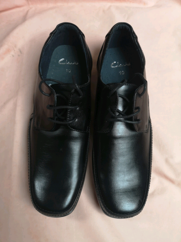 Men's Clark shoes size 10 (brand new in black colour).