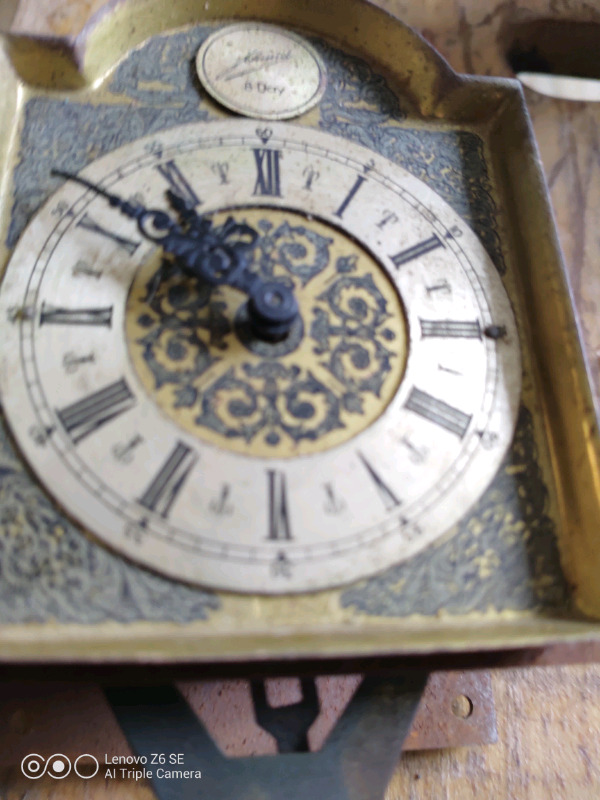 Small mechanical movement with dial.