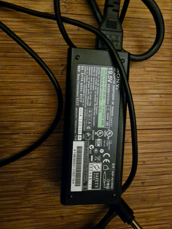 SONY VAIO LAPTOP CHARGER 19.5 VOLTS