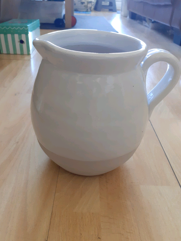 Jug vase 