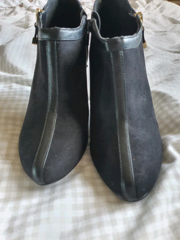 Womens shoes
