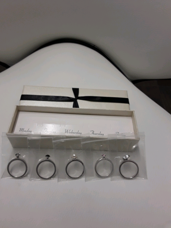 RING SET (5) IN GIFT BOX (NEW)