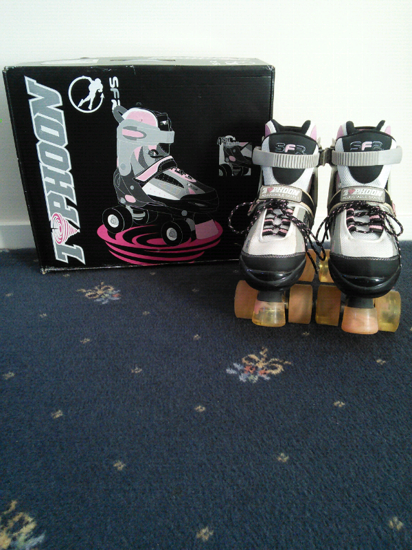Adjustable girls skates, size 3-6
