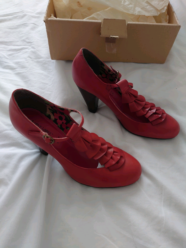 Love Label, Red, 3.5 inch heel shoes, size 6