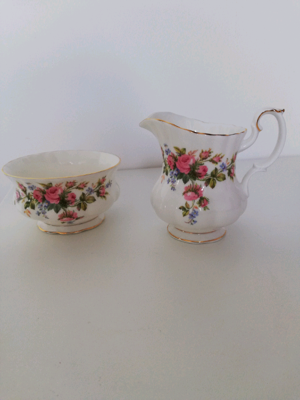 Royal Albert Moss Rose Jug and sugar bowl china