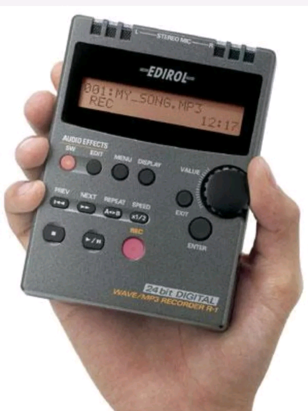 ROLAND Edirol R-1 WAVE/MP3 Portable 24bit Digital Recorder & Player.
