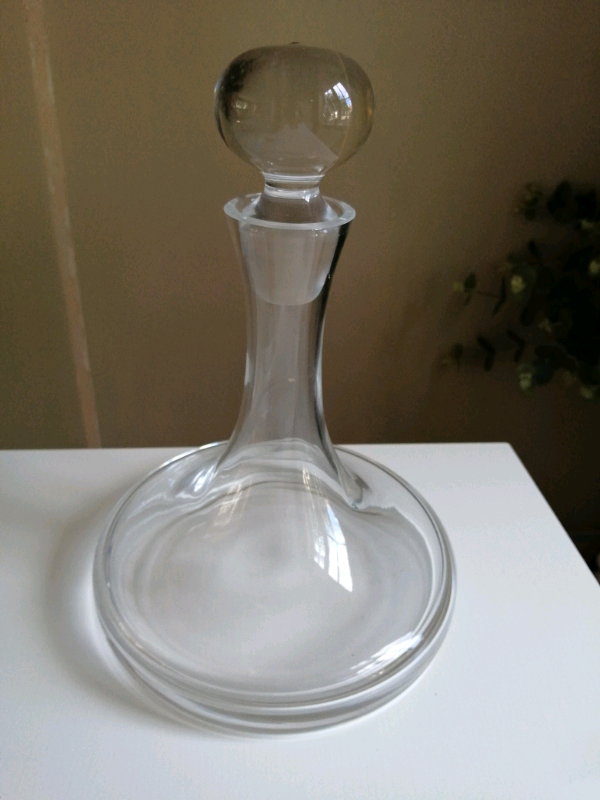 Glass wine decanter 