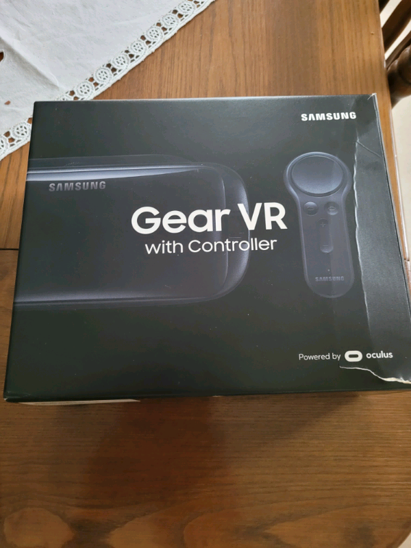 Samsung Gear VR with controller 