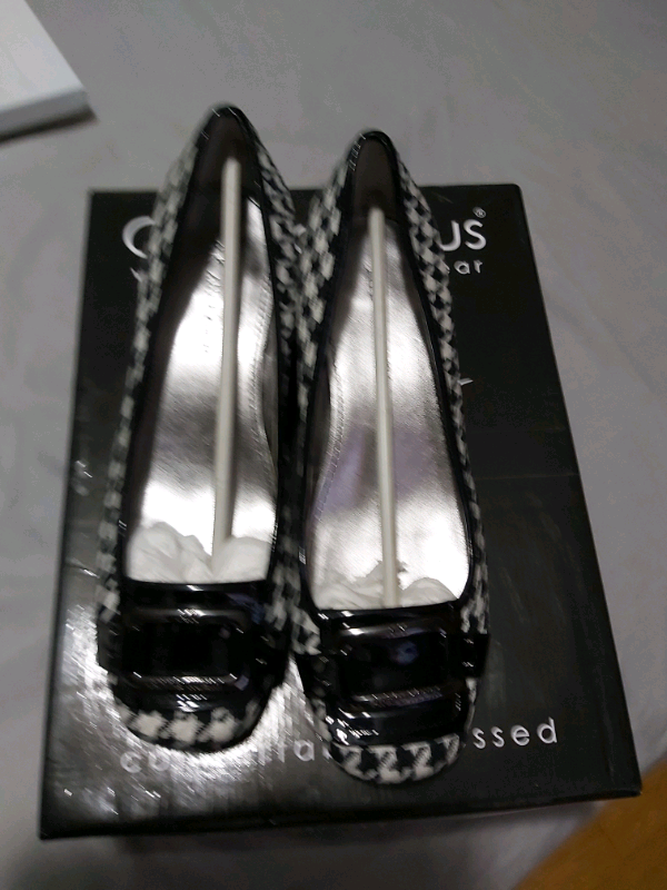 Ladies ANN KLIEN Shoes size 6.5