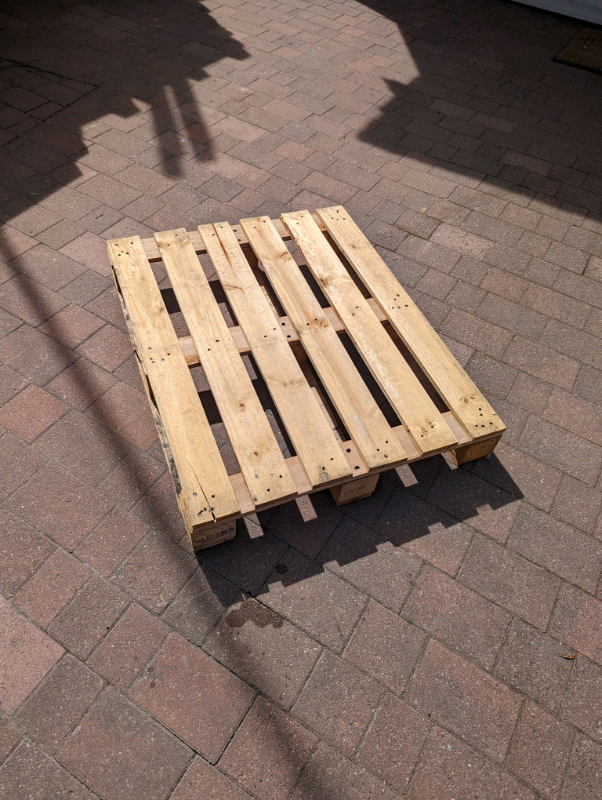 Small Strong Wooden Pallets 780mm x 970mm Garden Furniture or Home Project - Delivery Available
