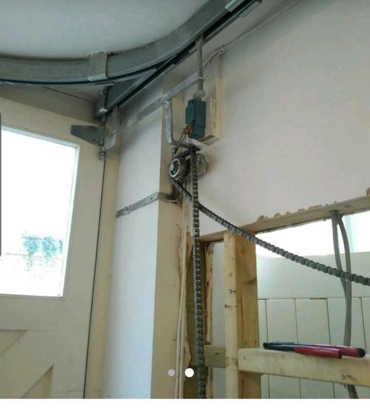 Garage door mechanism 