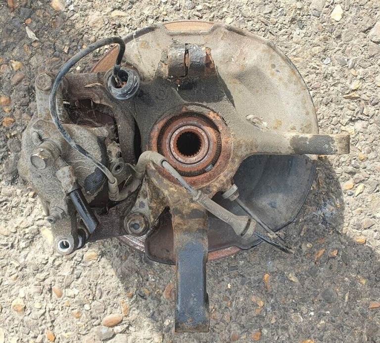 Suzuki Swift Left Side Front Wheel Hub And Caliper 2009