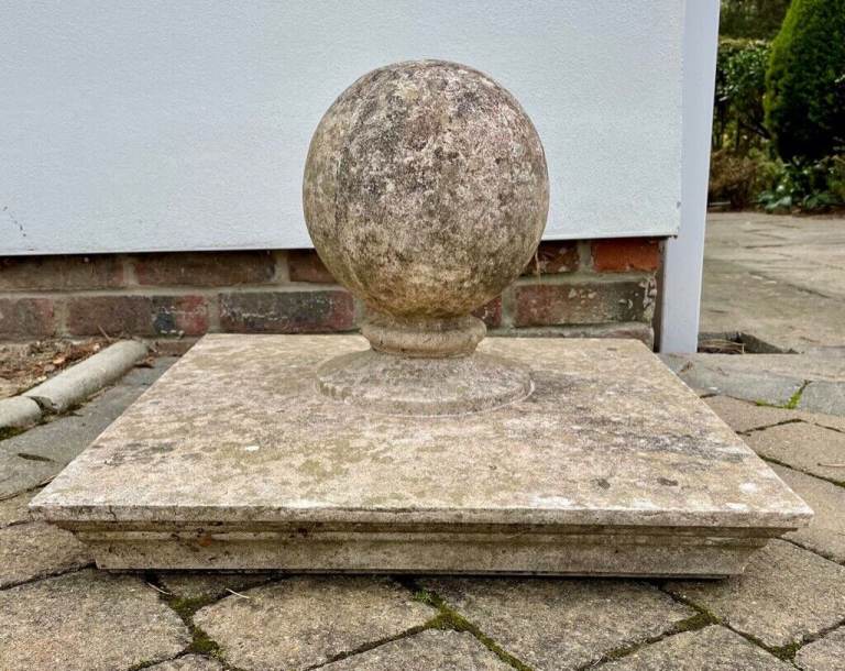 Decorative Garden Gate Post / Pier Cap with 22cm diameter Ball Finial  